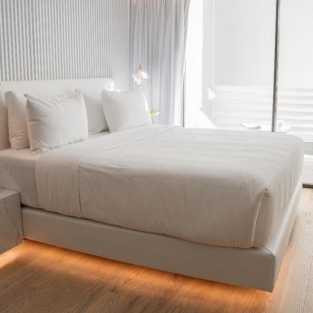 Ethereal White Hotel - Afbeelding 3